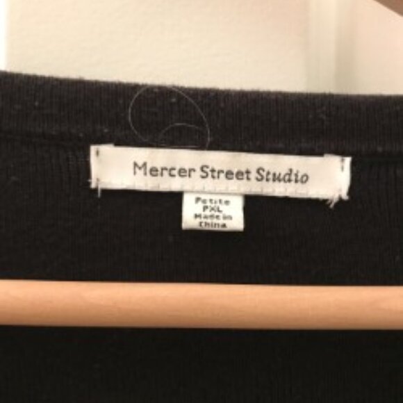 Woman's Top with Decorative Neckline - XL Petite - Picture 3 of 3